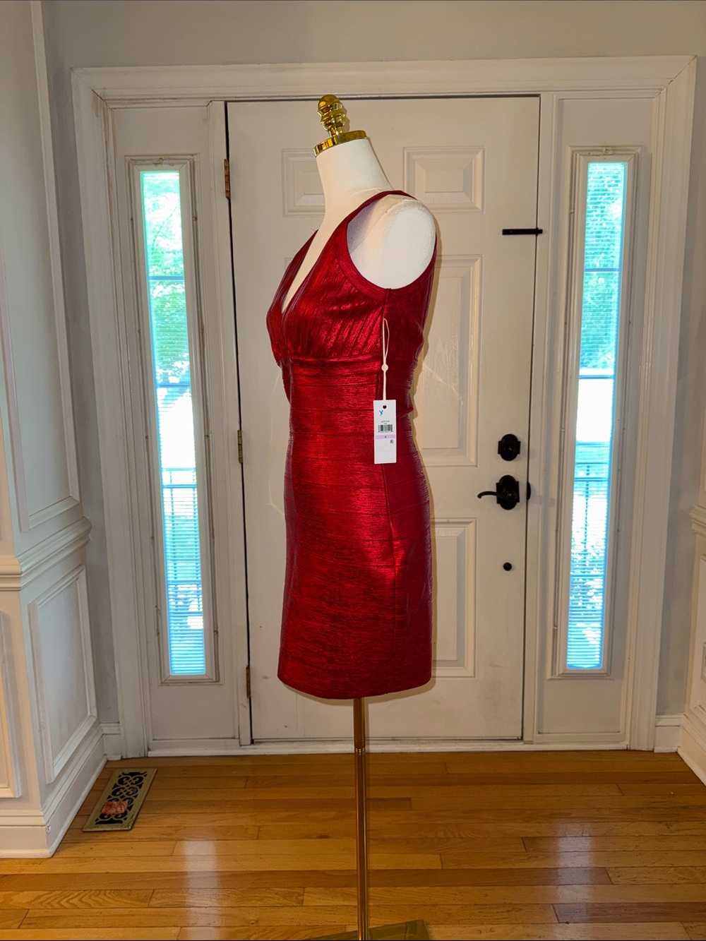 Classic V‑Neck Red Mini Dress - Picture 5 of 6
